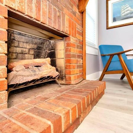 Cozy Bungalow With Patio & Grill, Private And Location Тампа Екстериор снимка