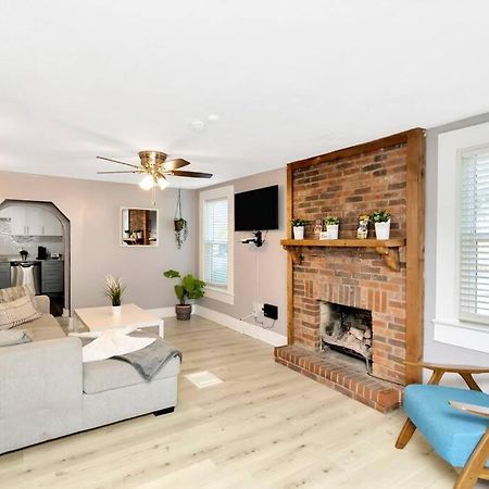 Cozy Bungalow With Patio & Grill, Private And Location Тампа Екстериор снимка