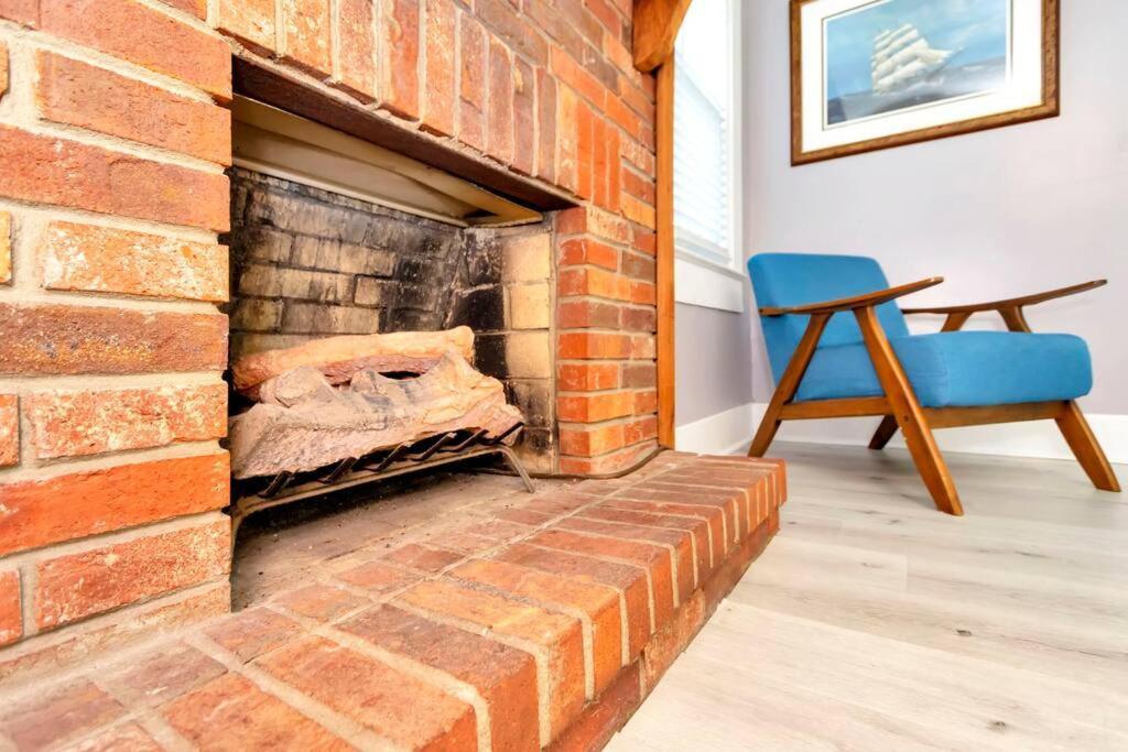 Cozy Bungalow With Patio & Grill, Private And Location Тампа Екстериор снимка