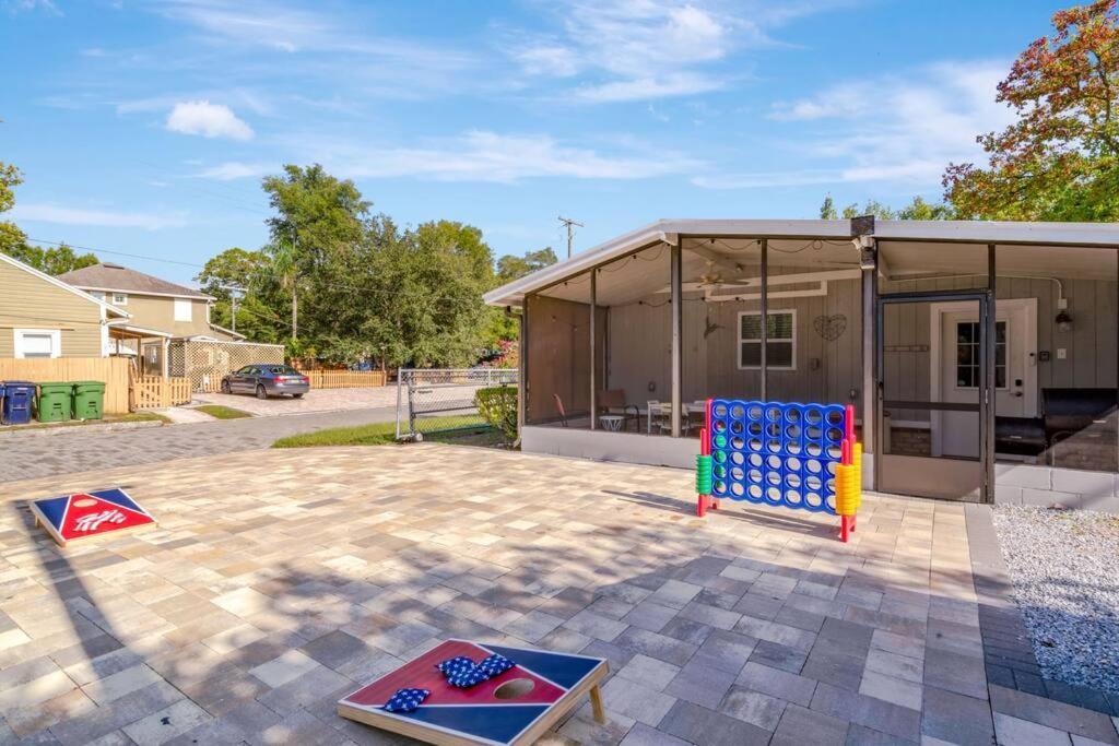 Cozy Bungalow With Patio & Grill, Private And Location Тампа Екстериор снимка
